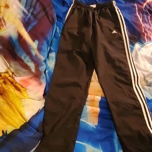 Athletic windbreaker pants